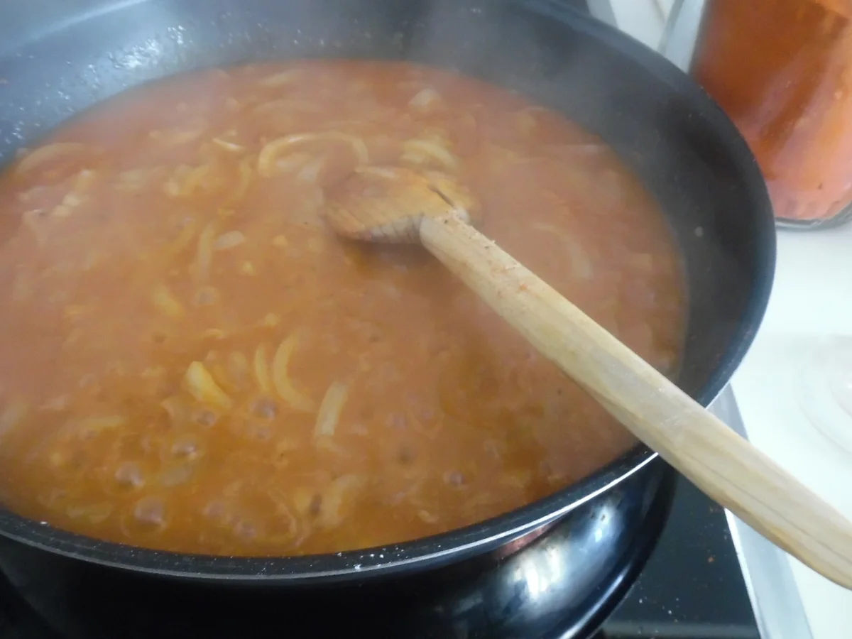 Huhn in Zwiebel-Paprika-Rahm-Soße und Spätzle - Rezept - Bild Nr. 5627