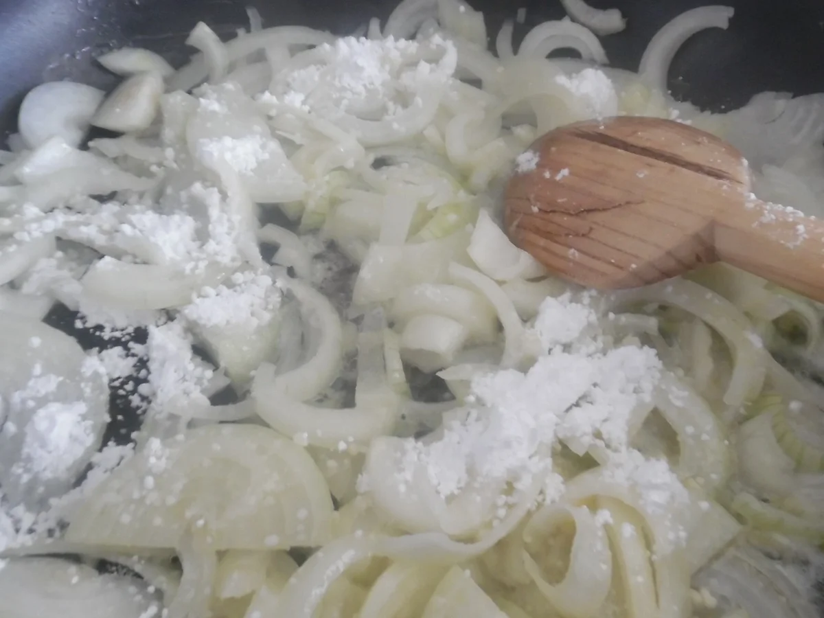 Huhn in Zwiebel-Paprika-Rahm-Soße und Spätzle - Rezept - Bild Nr. 5629