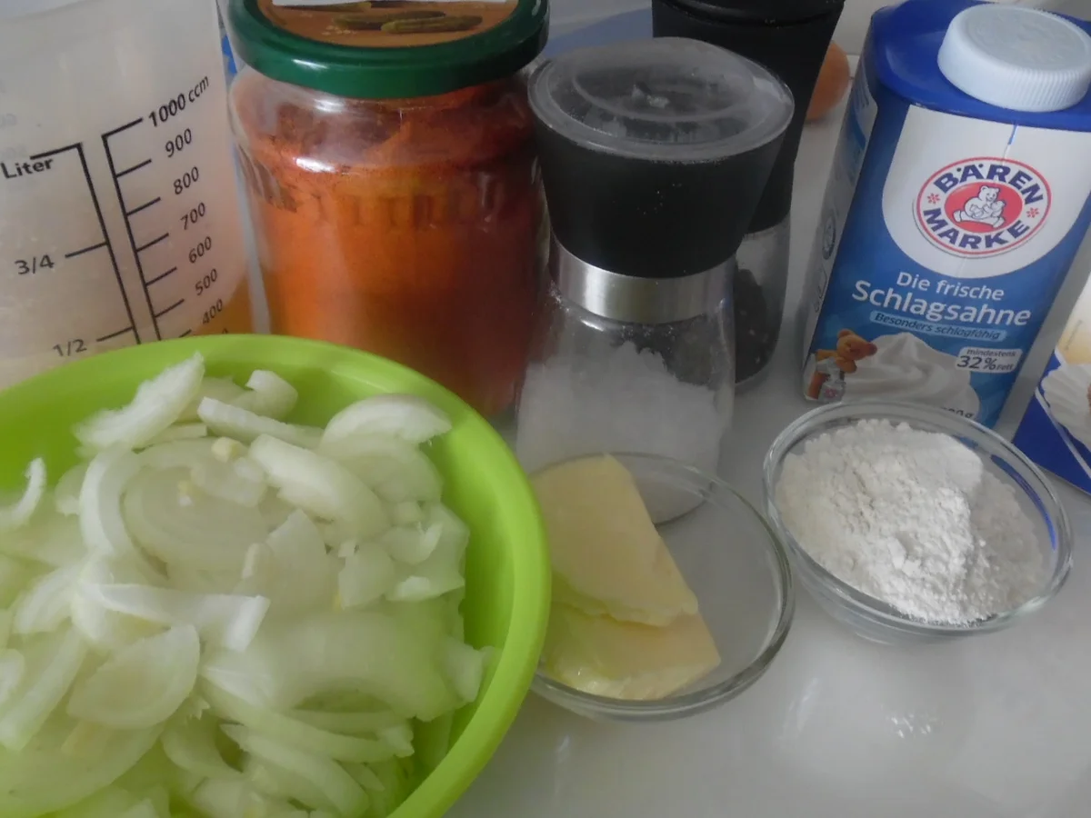 Huhn in Zwiebel-Paprika-Rahm-Soße und Spätzle - Rezept - Bild Nr. 5630