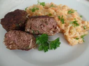 Zwiebelfrikadellen mit Kartoffel-Möhren-Stampf - Rezept - Bild Nr. 5612