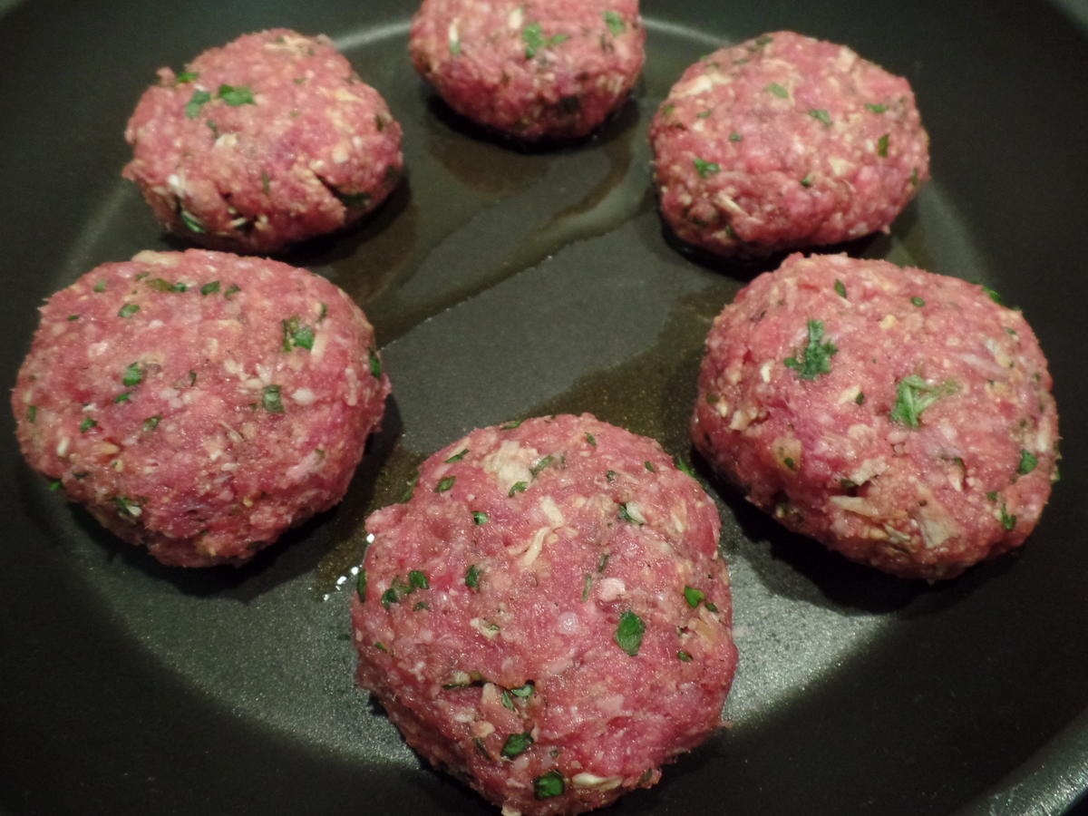 Zwiebelfrikadellen mit Kartoffel-Möhren-Stampf - Rezept - Bild Nr. 5618