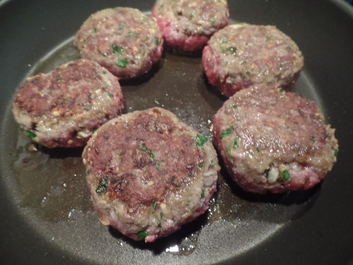 Zwiebelfrikadellen mit Kartoffel-Möhren-Stampf - Rezept - Bild Nr. 5619