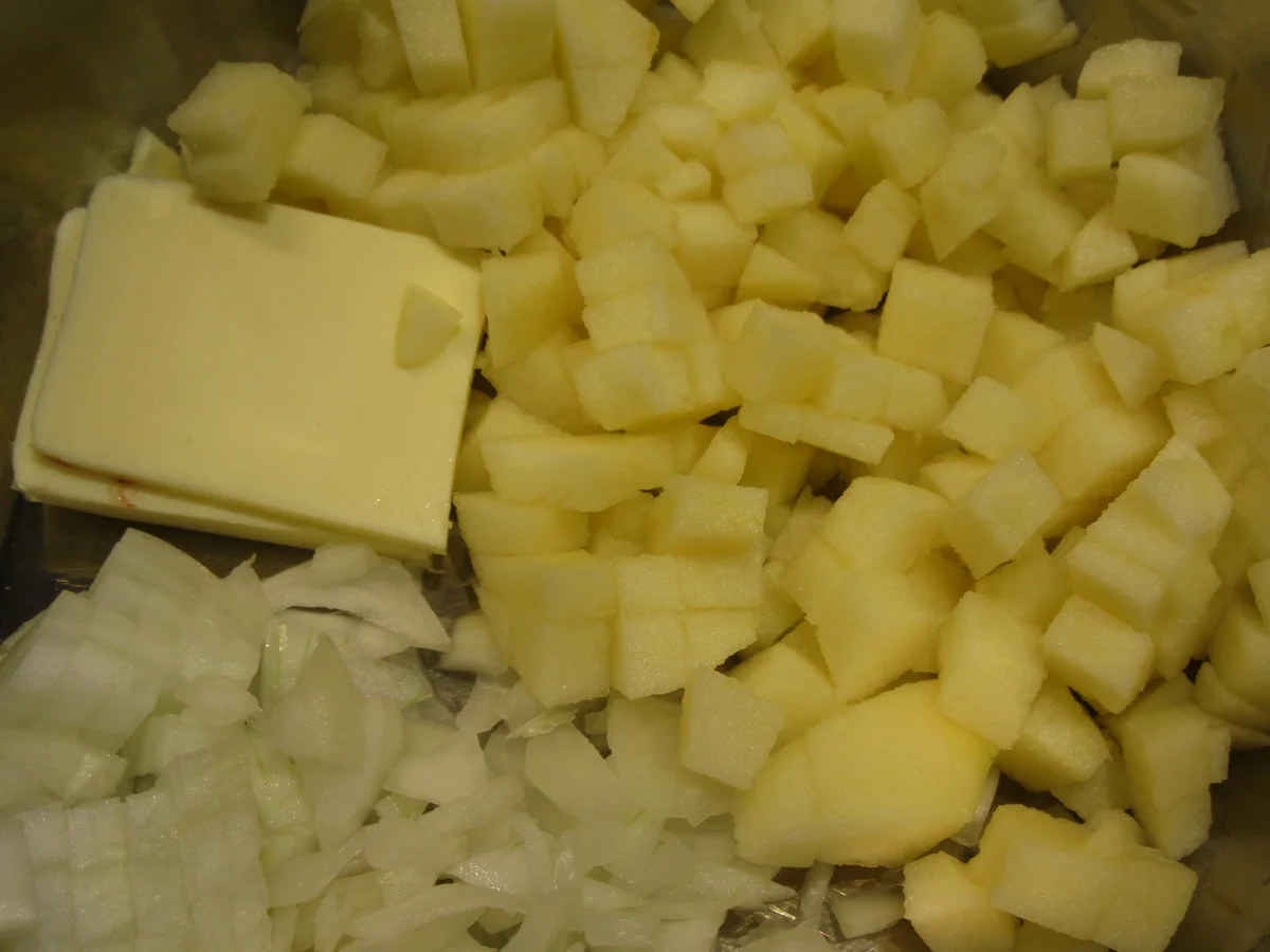 Innereien: Leberpflanzerl mit Apfel-Zwiebel-Soße - Rezept - Bild Nr. 5619