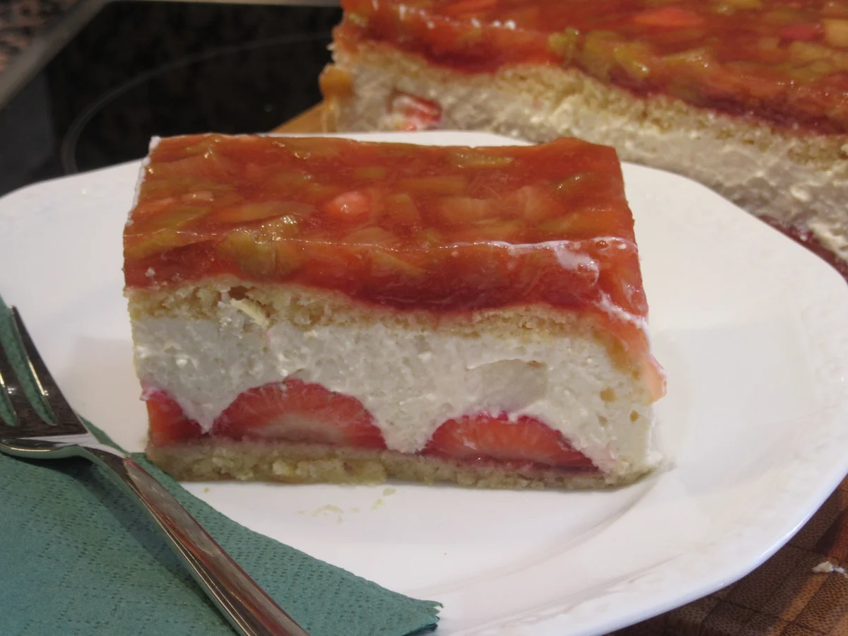 Rezept: Backen: Erdbeer-Rhabarber-Schnitten Bild Nr. 5616 Backen: Erdbeer-Rhabarber-Schnitten - Rezept - Bild Nr. 5616