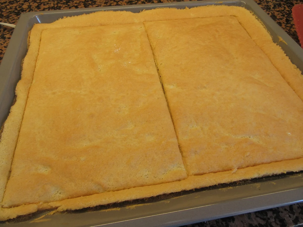 Rezept: Backen: Erdbeer-Rhabarber-Schnitten Bild Nr. 5617 Backen: Erdbeer-Rhabarber-Schnitten - Rezept - Bild Nr. 5617