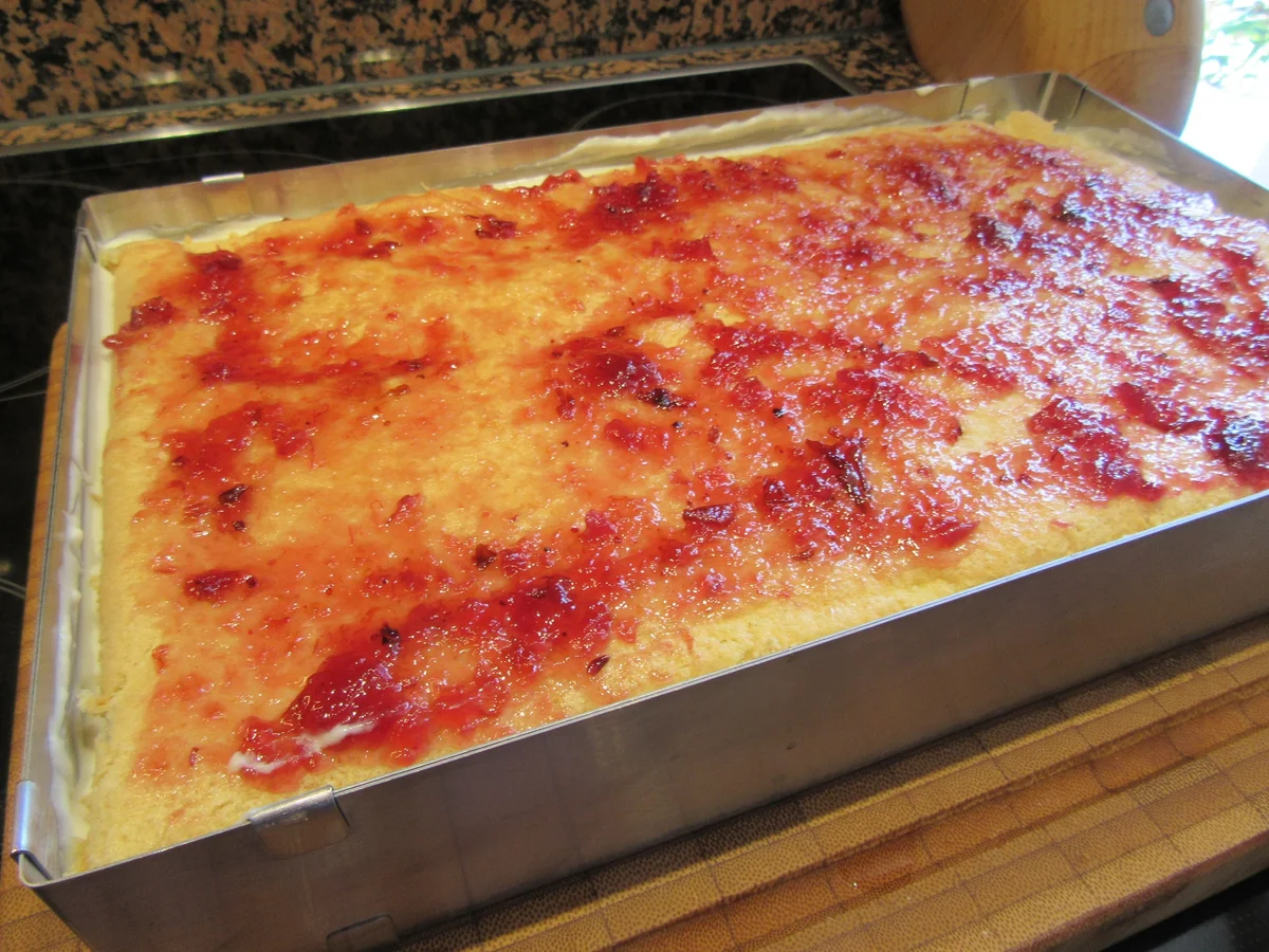 Rezept: Backen: Erdbeer-Rhabarber-Schnitten Bild Nr. 5623 Backen: Erdbeer-Rhabarber-Schnitten - Rezept - Bild Nr. 5623