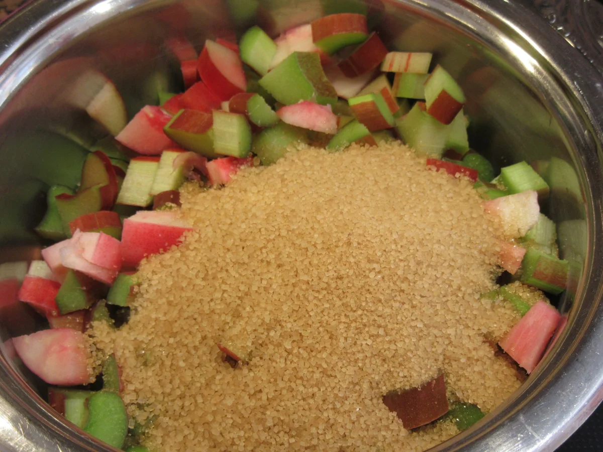 Rezept: Backen: Erdbeer-Rhabarber-Schnitten Bild Nr. 5624 Backen: Erdbeer-Rhabarber-Schnitten - Rezept - Bild Nr. 5624