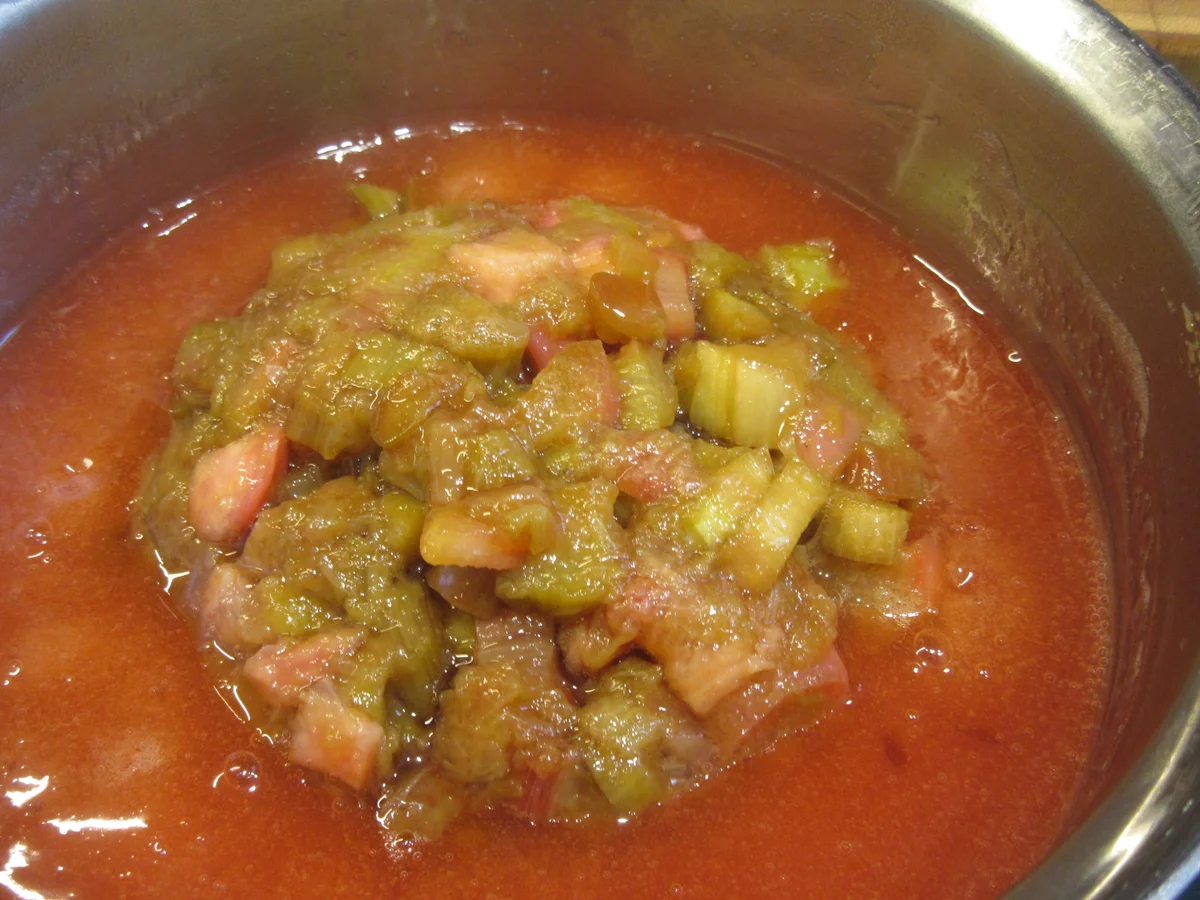 Rezept: Backen: Erdbeer-Rhabarber-Schnitten Bild Nr. 5626 Backen: Erdbeer-Rhabarber-Schnitten - Rezept - Bild Nr. 5626