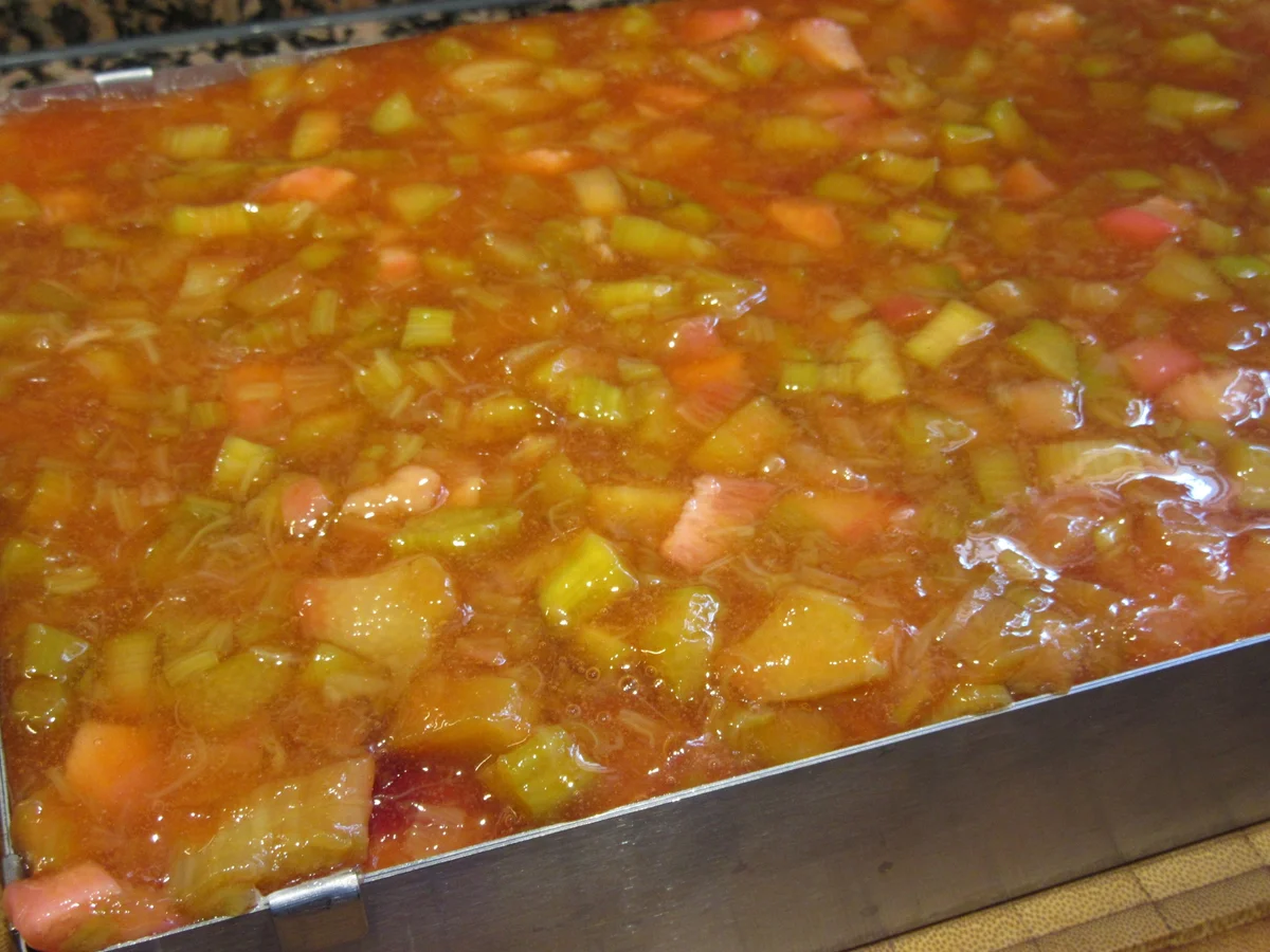 Rezept: Backen: Erdbeer-Rhabarber-Schnitten Bild Nr. 5627 Backen: Erdbeer-Rhabarber-Schnitten - Rezept - Bild Nr. 5627