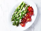 Gegrillter Stangenspargel mit Feta und lauwarmer Tomaten-Vinaigrette - Rezept - Bild Nr. 2