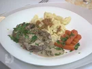Kalbsmedaillons in einer Rahmsauce mit Pilzen, dazu Spätzle und glasierte Möhrchen - Rezept - Bild Nr. 2