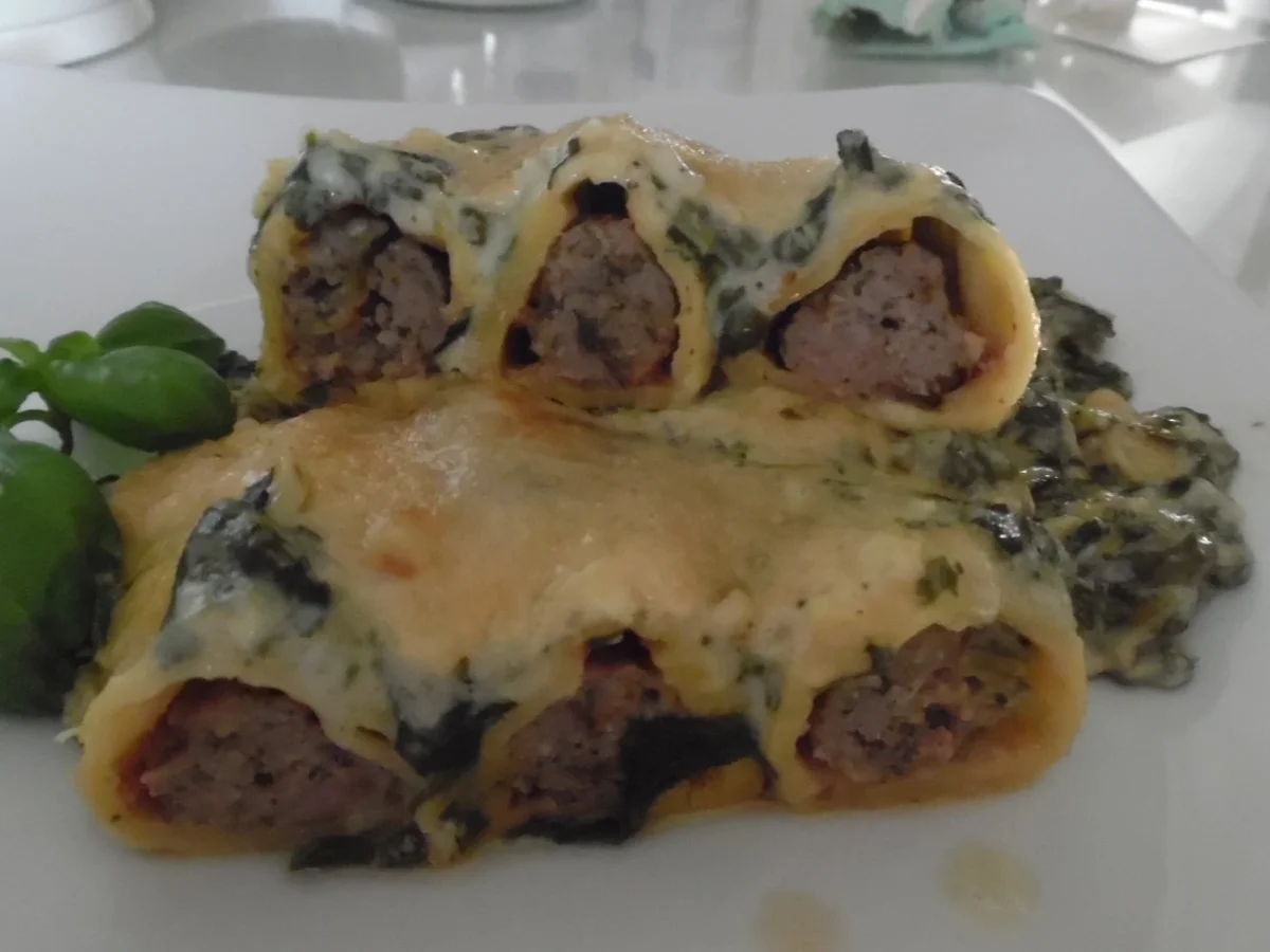 Rezept: Cannelloni mit Brätfüllung, Spinat-Frischkäse-Soße und Parmesan-Haube Bild Nr. 5645 Cannelloni mit Brätfüllung, Spinat-Frischkäse-Soße und Parmesan-Haube - Rezept - Bild Nr. 5645