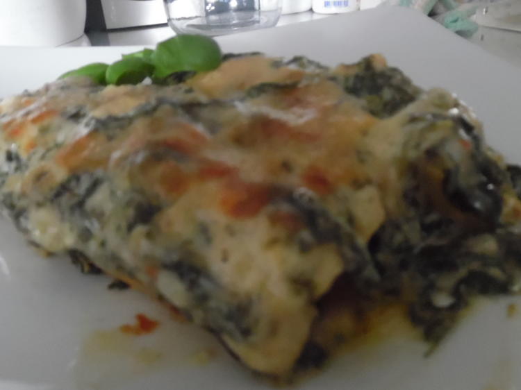 Cannelloni mit Brätfüllung, Spinat-Frischkäse-Soße und Parmesan-Haube ...