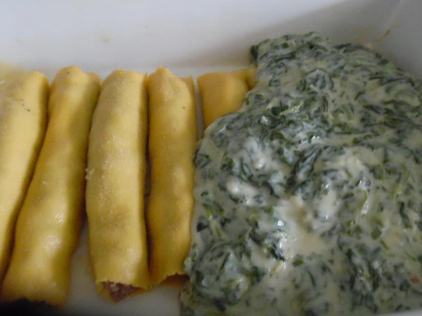 Cannelloni mit Brätfüllung, Spinat-Frischkäse-Soße und Parmesan-Haube ...