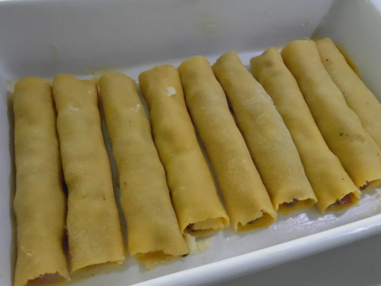 Cannelloni mit Brätfüllung, Spinat-Frischkäse-Soße und Parmesan-Haube ...