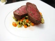 Rumpsteak auf dem Salzbett auf lauwarmen Salat - Rezept - Bild Nr. 5635