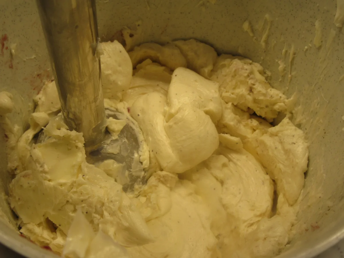 Rezept: Butter: Rotweinbutter Bild Nr. 5647 Butter: Rotweinbutter - Rezept - Bild Nr. 5647