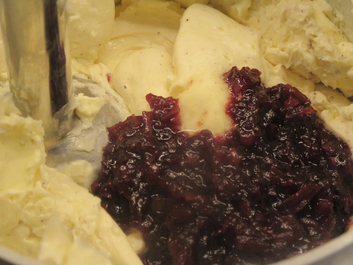 Rezept: Butter: Rotweinbutter Bild Nr. 5651 Butter: Rotweinbutter - Rezept - Bild Nr. 5651