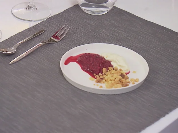 Rezept: Himbeerkompott & Crumble mit White Chocolate Sour Creme Bild Nr. 2 Himbeerkompott & Crumble mit White Chocolate Sour Creme - Rezept - Bild Nr. 2