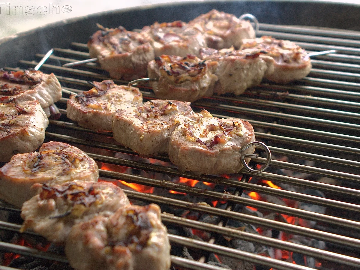 Rezept: Deftig gerollte Schweinespieße Bild Nr. 5659 Deftig gerollte Schweinespieße - Rezept - Bild Nr. 5659
