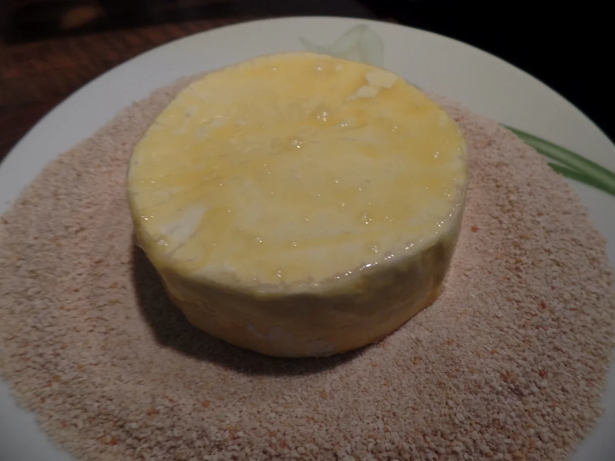 Rezept: Gebackener Ziegen-Camembert und Römersalat mit Erdbeersauce Bild Nr. 5652 Gebackener Ziegen-Camembert und Römersalat mit Erdbeersauce - Rezept - Bild Nr. 5652