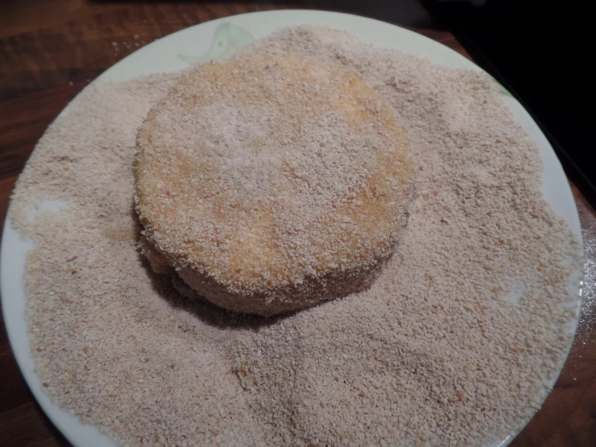 Rezept: Gebackener Ziegen-Camembert und Römersalat mit Erdbeersauce Bild Nr. 5653 Gebackener Ziegen-Camembert und Römersalat mit Erdbeersauce - Rezept - Bild Nr. 5653