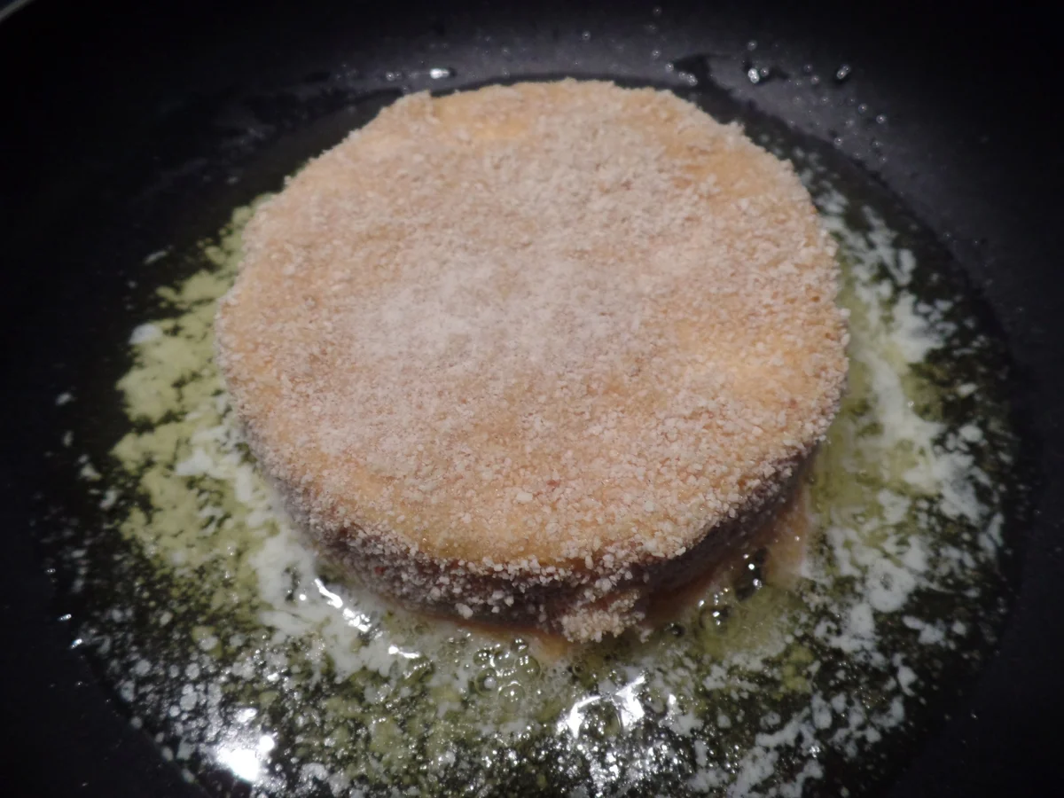 Rezept: Gebackener Ziegen-Camembert und Römersalat mit Erdbeersauce Bild Nr. 5654 Gebackener Ziegen-Camembert und Römersalat mit Erdbeersauce - Rezept - Bild Nr. 5654