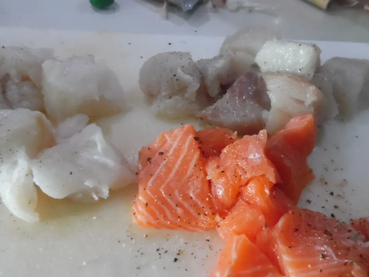 Rezept: Fischeintopf mit Knoblauch-Crostinis Bild Nr. 5651 Fischeintopf mit Knoblauch-Crostinis - Rezept - Bild Nr. 5651