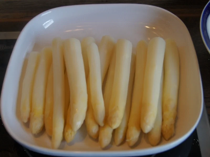 Rezept: Spargel mit Tomaten und Mozzarella überbacken Bild Nr. 5654 Spargel mit Tomaten und Mozzarella überbacken - Rezept - Bild Nr. 5654