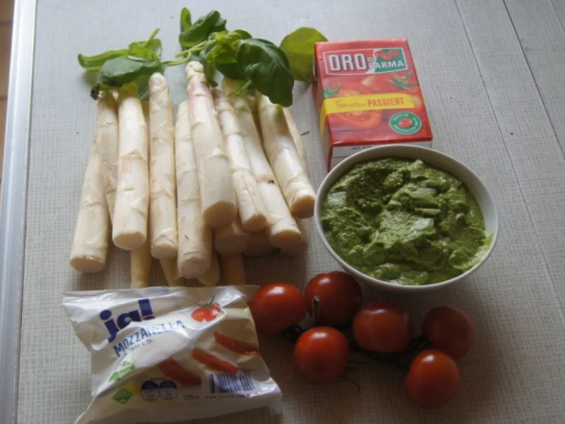 Rezept: Spargel mit Tomaten und Mozzarella überbacken Bild Nr. 5657 Spargel mit Tomaten und Mozzarella überbacken - Rezept - Bild Nr. 5657