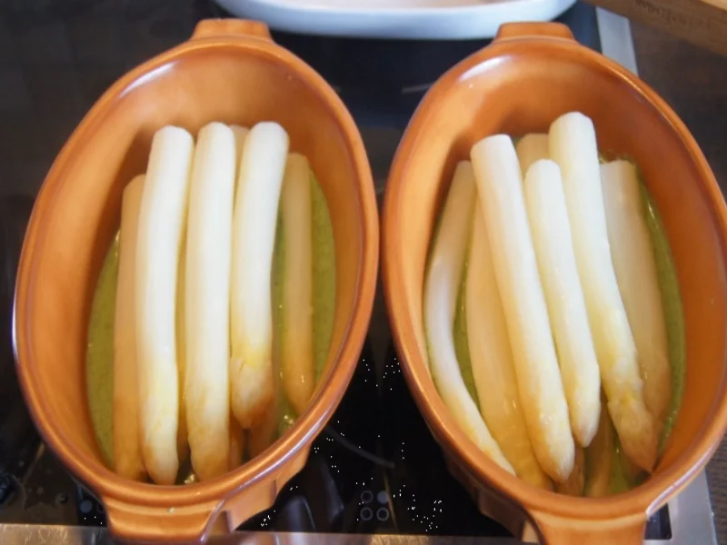 Rezept: Spargel mit Tomaten und Mozzarella überbacken Bild Nr. 5659 Spargel mit Tomaten und Mozzarella überbacken - Rezept - Bild Nr. 5659