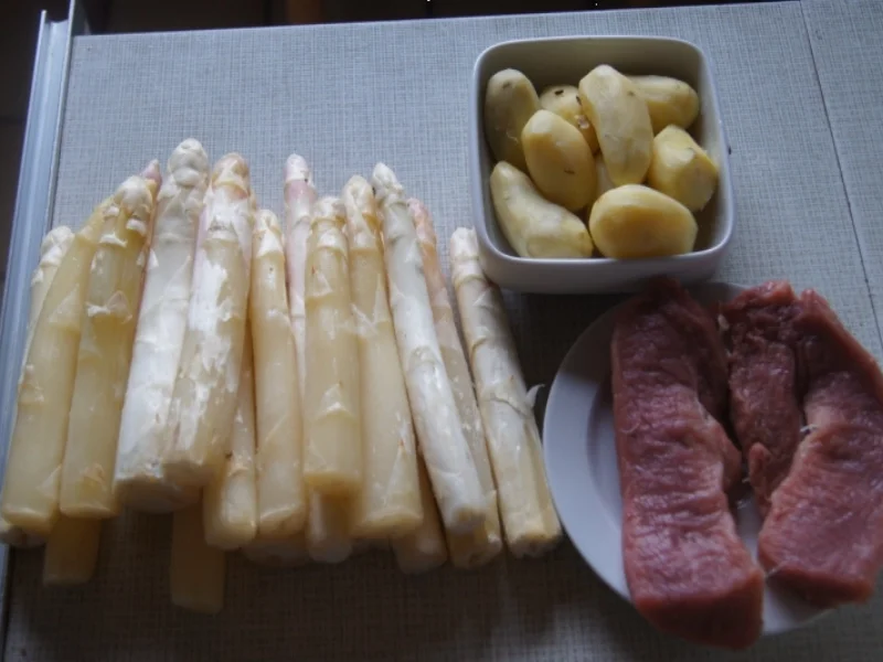 Rezept: Schweinefilet mit Spargel und Bratkartoffeln Bild Nr. 5651 Schweinefilet mit Spargel und Bratkartoffeln - Rezept - Bild Nr. 5651