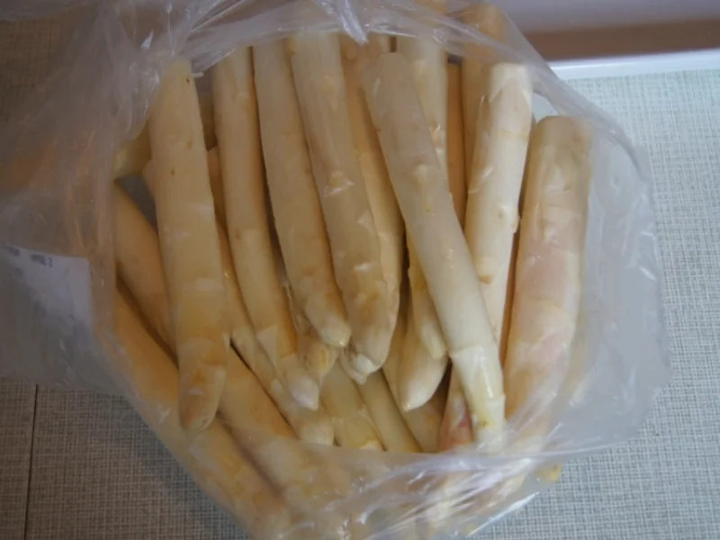 Rezept: Spargel mit Petetersilien-Pesto und Kümmel-Frühkartoffeln Bild Nr. 5651 Spargel mit Petetersilien-Pesto und Kümmel-Frühkartoffeln - Rezept - Bild Nr. 5651