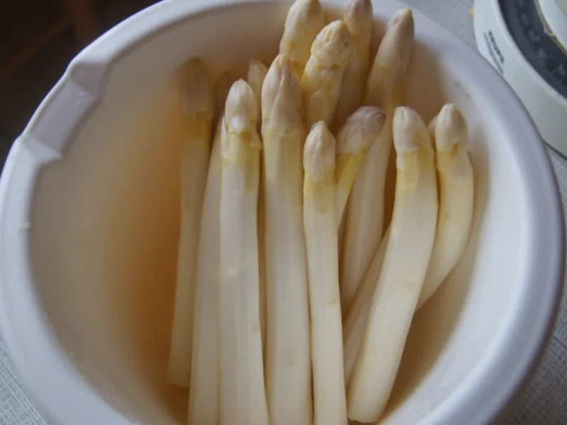 Rezept: Spargel mit Petetersilien-Pesto und Kümmel-Frühkartoffeln Bild Nr. 5652 Spargel mit Petetersilien-Pesto und Kümmel-Frühkartoffeln - Rezept - Bild Nr. 5652