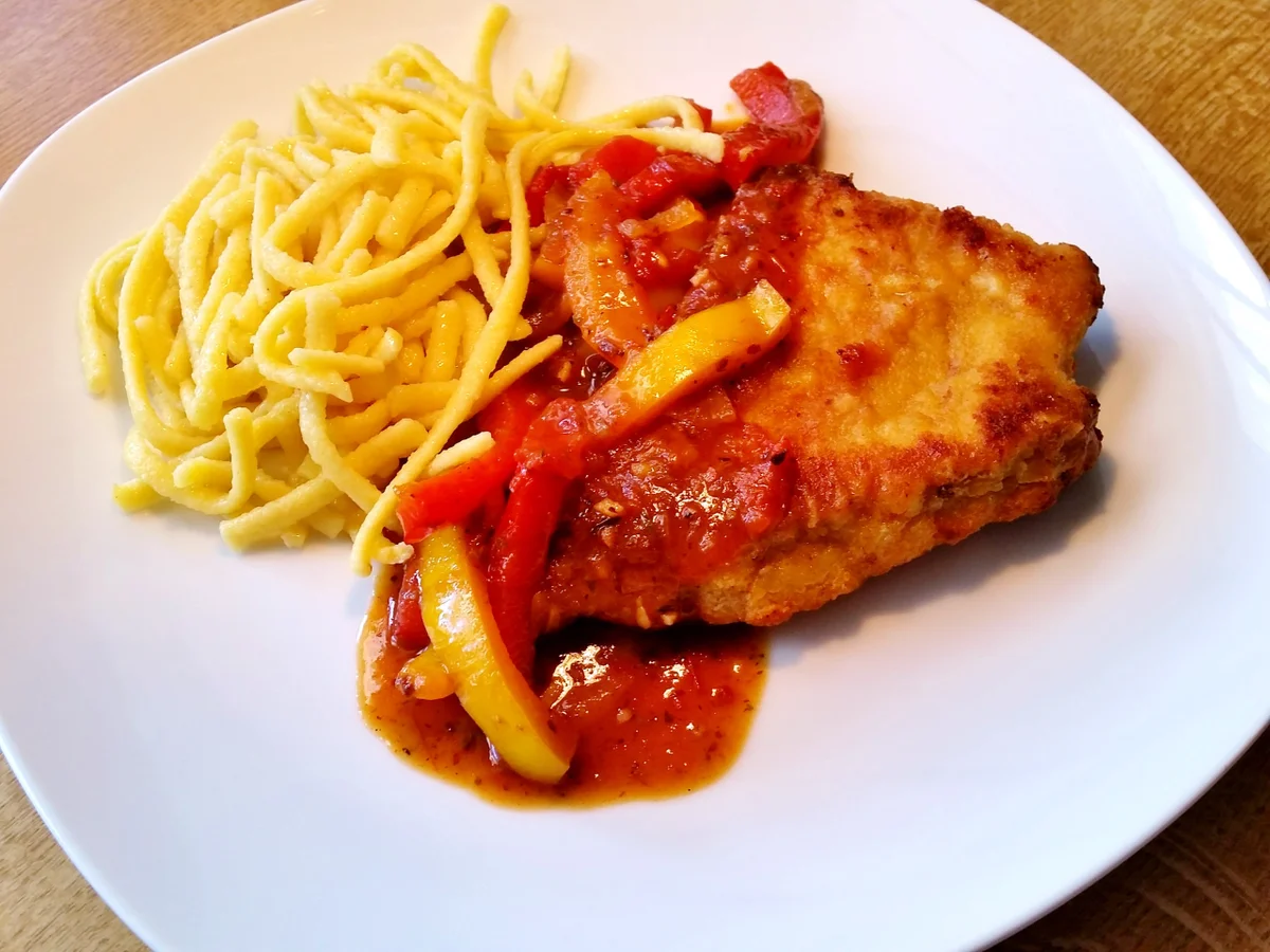 Schnitzel mit pikanter Paprikasoße - Rezept - Bild Nr. 2