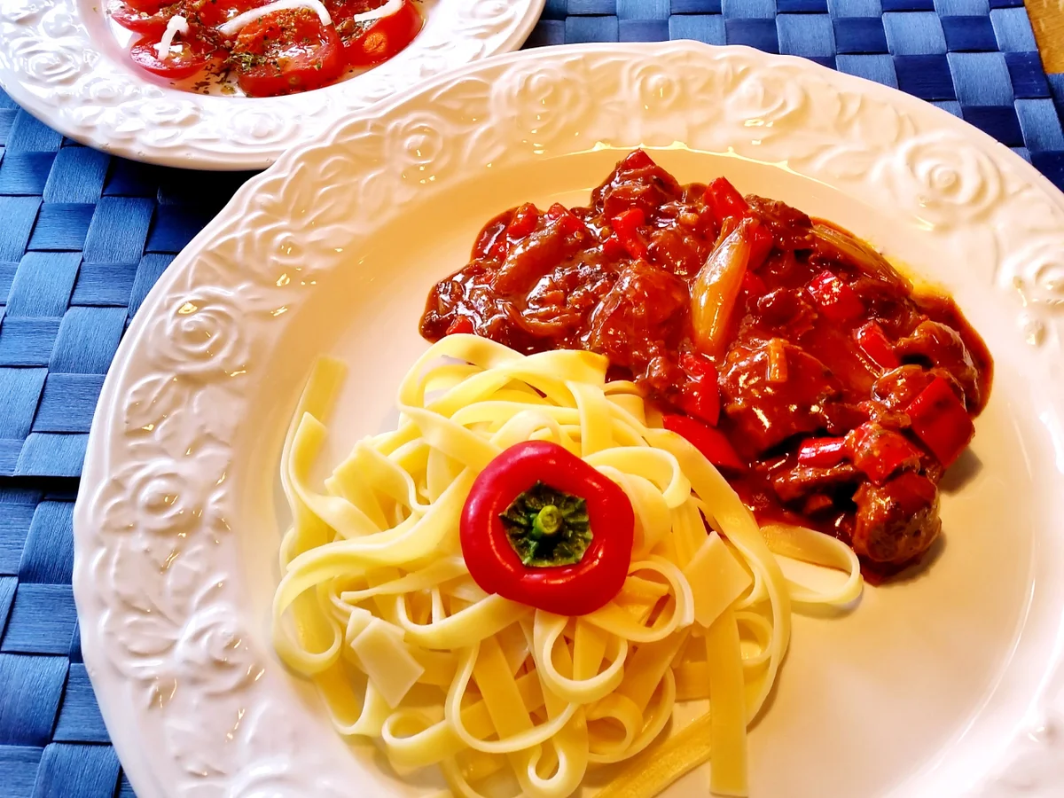 Rezept: Paprika-Ragout vom Schwein Bild Nr. 5658 Paprika-Ragout vom Schwein - Rezept - Bild Nr. 5658