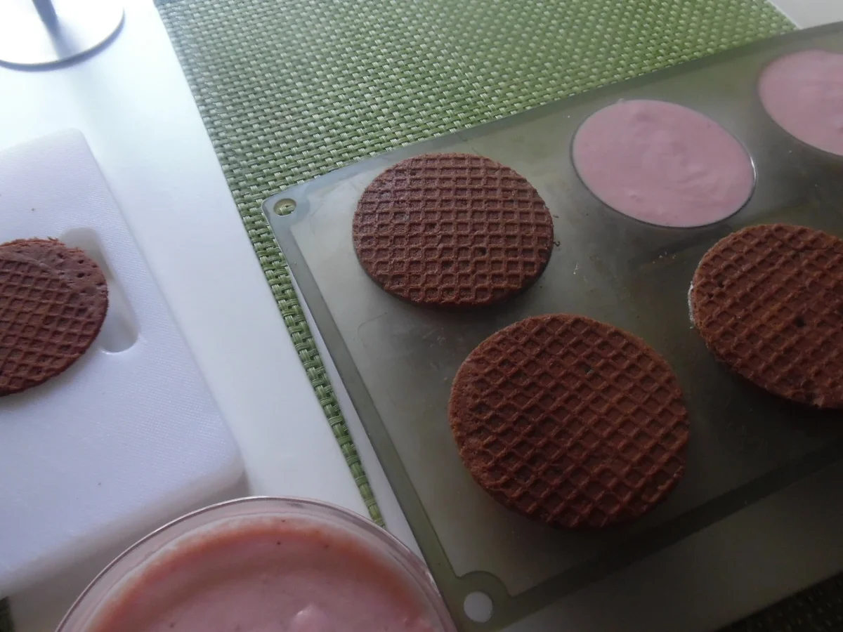 Rezept: Erdbeer-Törtchen mit Waffelboden Bild Nr. 5654 Erdbeer-Törtchen mit Waffelboden - Rezept - Bild Nr. 5654