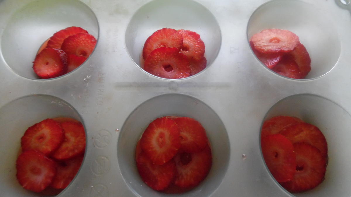 Erdbeer-Törtchen mit Waffelboden - Rezept - Bild Nr. 5656
