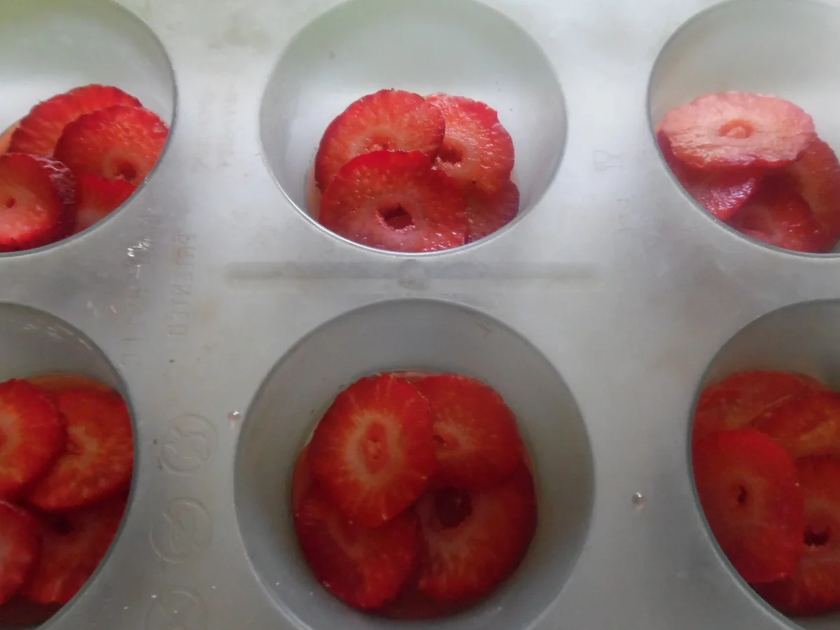 Rezept: Erdbeer-Törtchen mit Waffelboden Bild Nr. 5656 Erdbeer-Törtchen mit Waffelboden - Rezept - Bild Nr. 5656