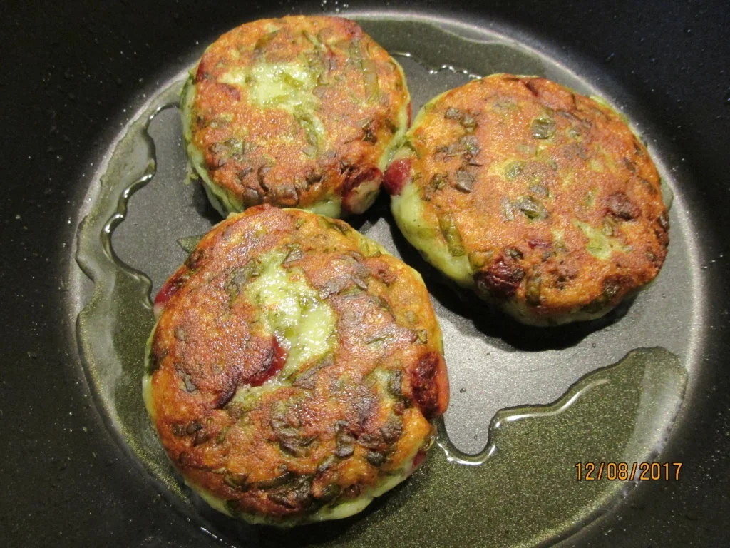 Rezept: Sauerampfer-Cabanossi-Bratlinge Bild Nr. 5657 Sauerampfer-Cabanossi-Bratlinge - Rezept - Bild Nr. 5657