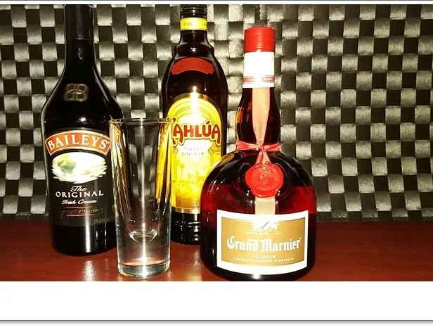 "B-52  SHOT" ➯ Drink  mit horizontaler Schichtung - Rezept - Bild Nr. 5667