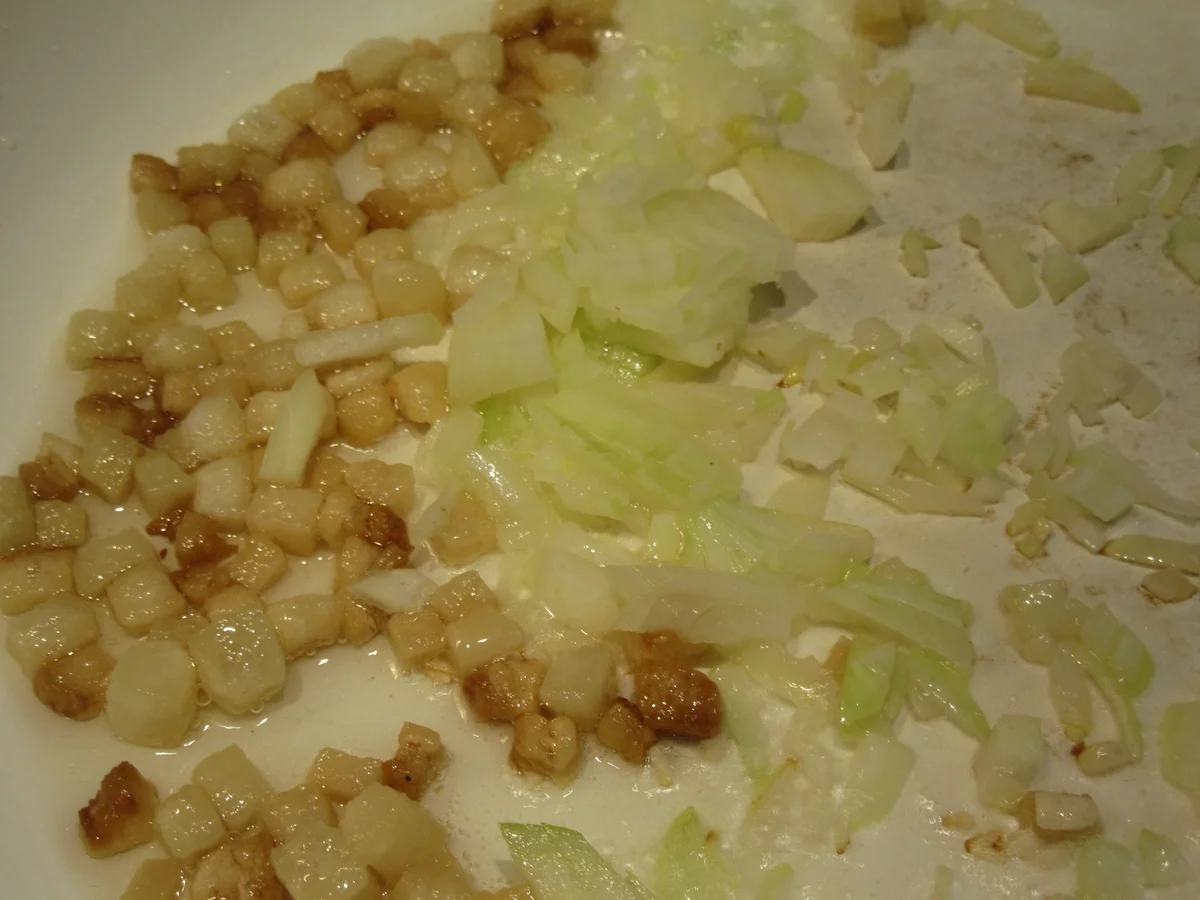 Pikantes Backen: Strudelteig mit Spargel-Birnen-Käse-Belag - Rezept - Bild Nr. 5672