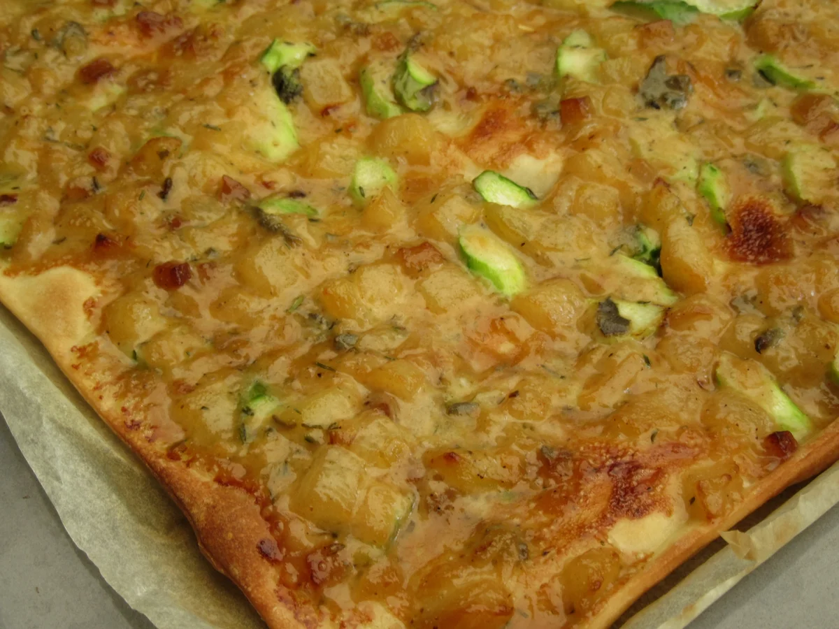 Pikantes Backen: Strudelteig mit Spargel-Birnen-Käse-Belag - Rezept - Bild Nr. 5677