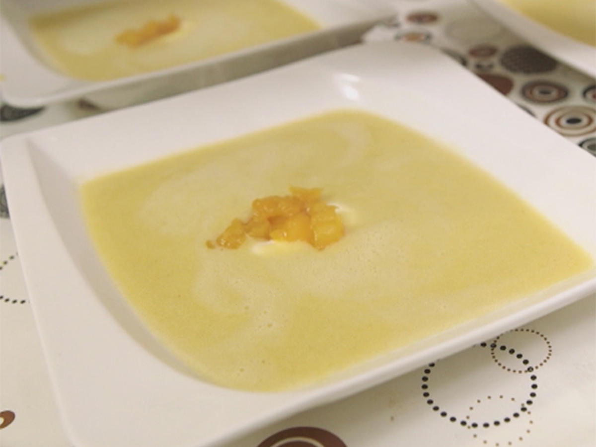 Aprikosen-Linsen-Suppe mit Sauerrahm und Papadam-Chips - Rezept - Bild Nr. 2