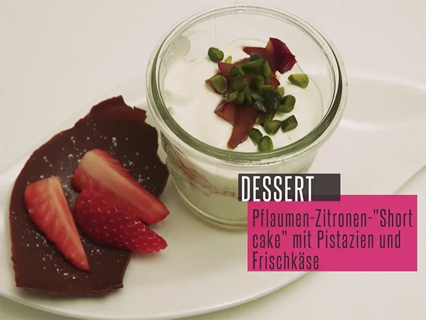 Rezept: Pflaumen-Zitronen-Shortcake mit Pistazien und Frischkäse Bild Nr. 2 Pflaumen-Zitronen-Shortcake mit Pistazien und Frischkäse - Rezept - Bild Nr. 2