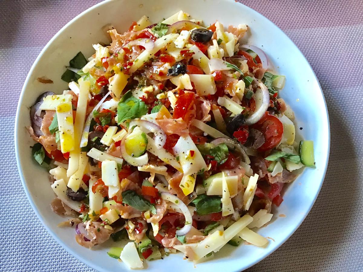 Wurst-Käse-Salat mit Salami und Pecorino - Rezept - Bild Nr. 5677