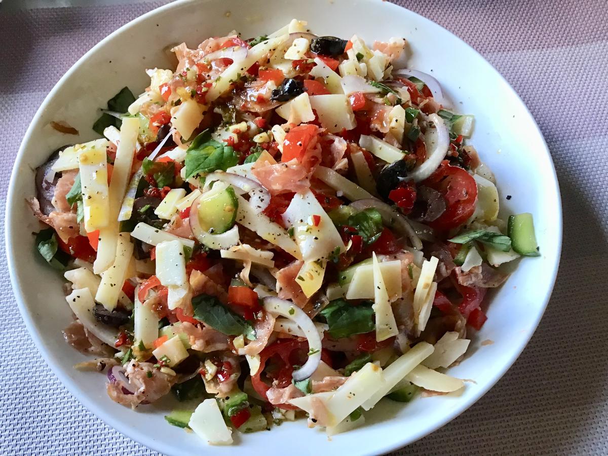 Wurst-Käse-Salat mit Salami und Pecorino - Rezept - Bild Nr. 5678