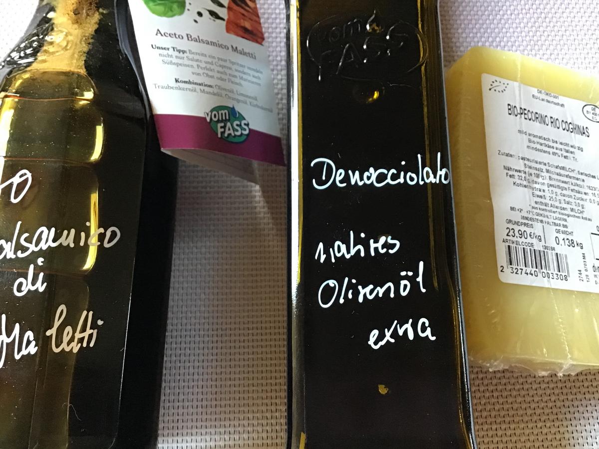 Wurst Käse Salat mit Salami und Pecorino - einfach - 94 kcal/100g Wurst Käse Salat mit Salami und Pecorino - einfach - 94 kcal/100g