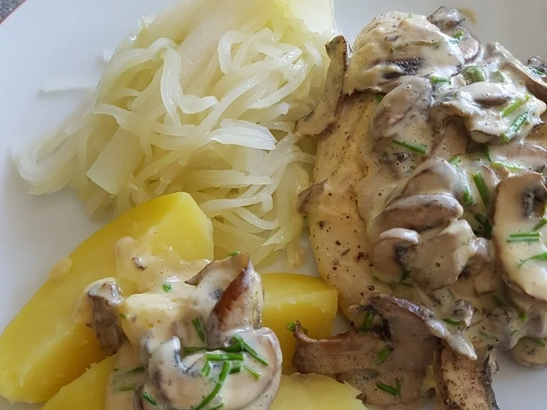 Hähnchenbrust Kohlrabi-Spaghetti Pilzcremesosse  à la Biggi - Rezept - Bild Nr. 5692