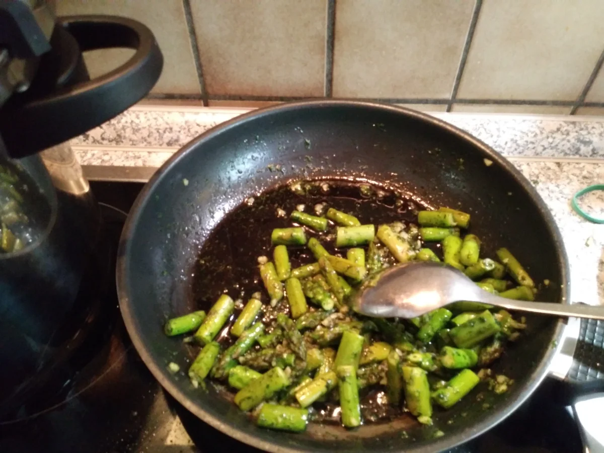 Rezept: Panierter Fisch mit Reis und grünem Spargel Bild Nr. 5679 Panierter Fisch mit Reis und grünem Spargel - Rezept - Bild Nr. 5679